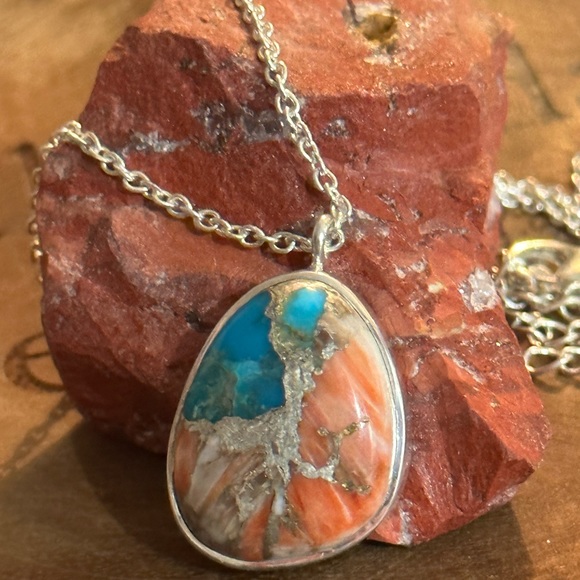 Jewelry - Turquoise spiny oyster sterling silver necklace